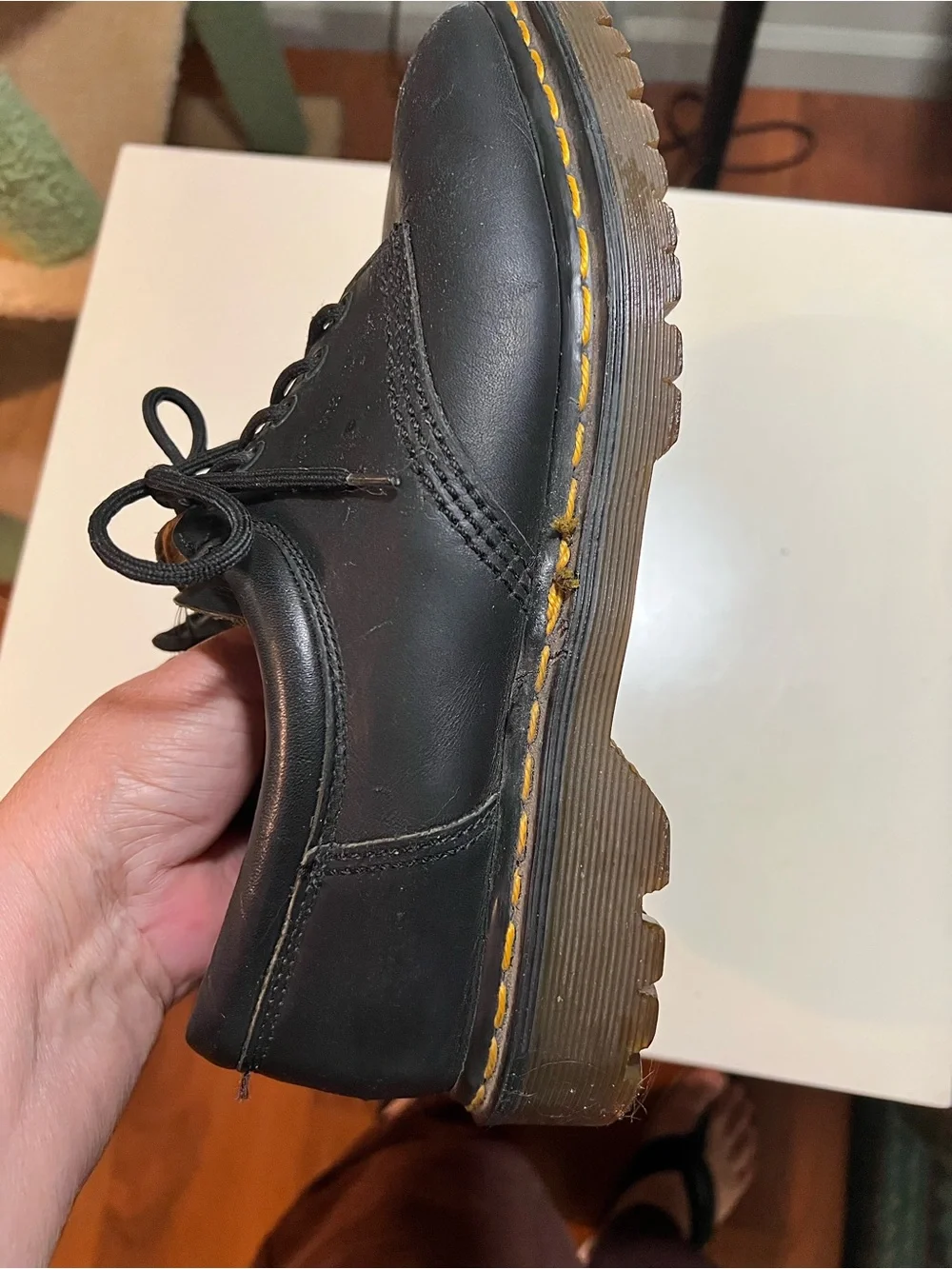 Doc Martens 8053 smooth black leather 5 eye unisex oxford with padded collar.
